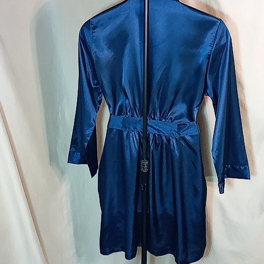 Morgan Taylor Robe - Picture 3 of 4